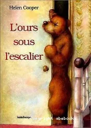 L'ours sous l'escalier